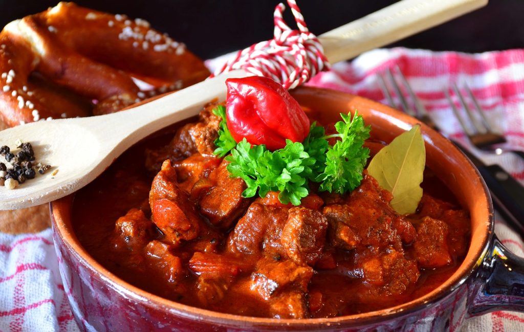 حساء غولاش باللحم Goulash